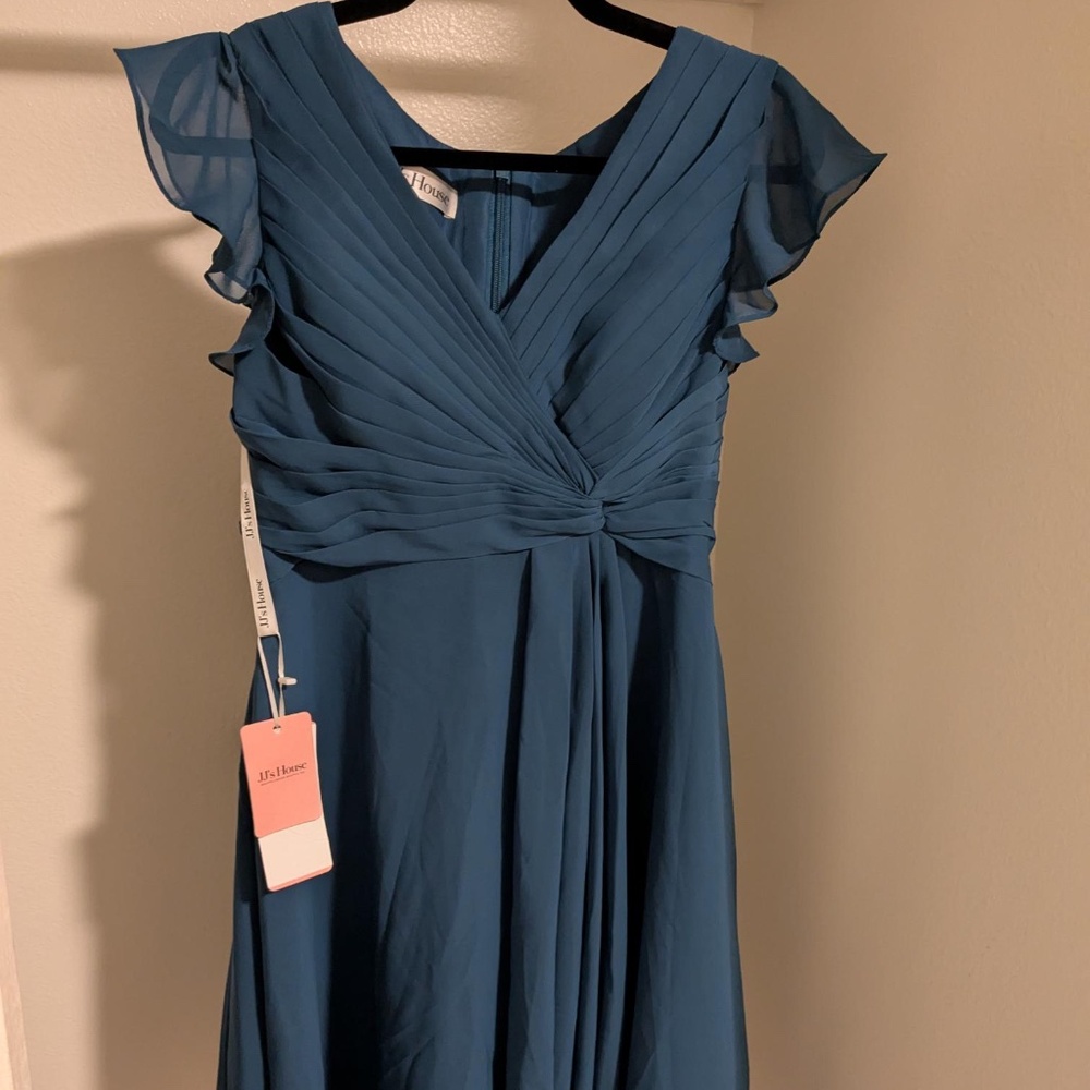 A-line V-Neck Knee-Length Chiffon Cocktail Dress